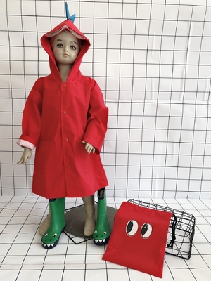 幼稚園と1~3年生の小さな恐竜のための透明な長いレインコート