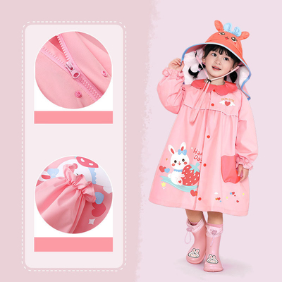 トレジャー幼稚園で可愛いキャップスタイルのスクールバッグデザインの子供用のレインコート
