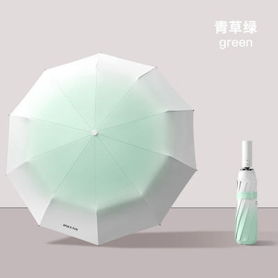 この スタイリッシュ で 実用 的 な 広告 の 傘 で,紫外線 から 自分 を 守る